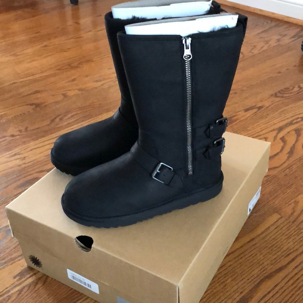 Ugg boots shoes youth size 5 black